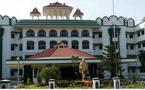 தமிழகத்தில் வனப் பரப்பளவை  33 சதவீதமாக அதிகரிக்கக் கோரி வழக்கு: தமிழக அரசு பதிலளிக்க உத்தரவு