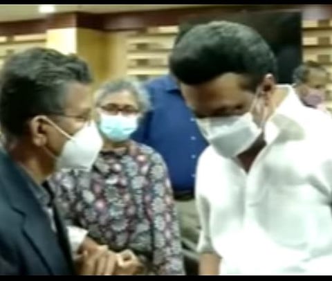 ஐஏஎஸ் அதிகாரிகளிடம் உரையாடிய முதல்வர் ஸ்டாலின்.
