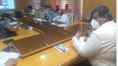 கரூர் மாவட்டத்தில் காணொலி குறைதீர் கூட்டம்: பிரத்யேக செயலி மூலம் பொதுமக்கள் பங்கேற்பு