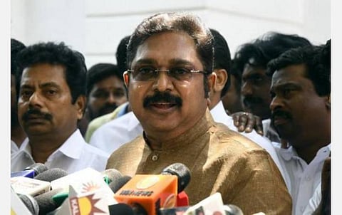 பெட்ரோல், டீசல் மீதான மாநில அரசு வரியை குறைக்க மறுப்பது ஏமாற்று வேலை: டிடிவி.தினகரன் குற்றச்சாட்டு