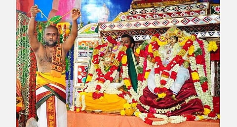 புனிதவதி அம்மையார்- பரமதத்தர் திருக்கல்யாண நிகழ்வு.