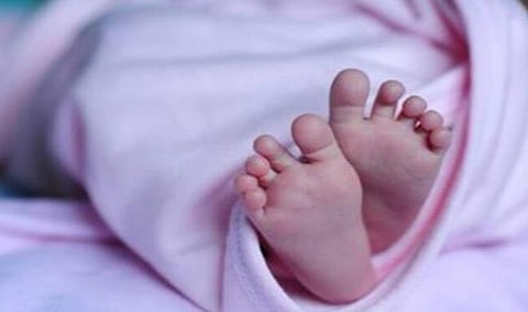 காஞ்சி அரசு மருத்துவமனையில் குழந்தை உயிரிழப்பு- உறவினர்கள் சாலை மறியல் போராட்டம்