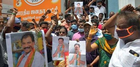 அமைச்சர் பதவி கிடைக்காததால் போராட்டம்: வருத்தம் தெரிவித்த ஜான்குமார்
