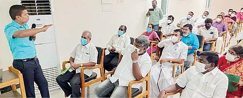 ராஜபாளையம்- புளியரை நான்குவழிச் சாலை திட்டம் குறித்த விளக்க கூட்டம் தென்காசி ஆட்சியர் அலுவலகத்தில் நடைபெற்றது.