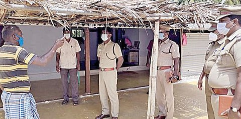 சென்னிமலை கே.ஜி.வலசு பெருமாள்மலை பகுதியில் சத்து மாத்திரை சாப்பிட்ட பெண் உயிரிழந்த விவகாரம் தொடர்பாக  ஈரோடு மாவட்ட காவல் துறையினர் விசாரணை நடத்தினர்.