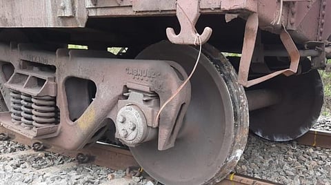 தருமபுரியில் சரக்கு ரயில் தடம் புரண்டு விபத்து