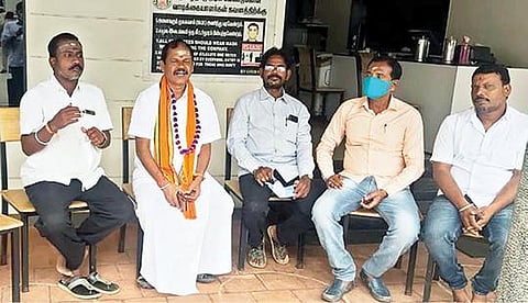 திருப்பத்தூர் மாவட்டத்தில் இந்து மக்கள் கட்சியின் நிர்வாகிகளுடன் ஆலோசனை நடத்திய அக்கட்சியின் தலைவர் அர்ஜூன் சம்பத்.