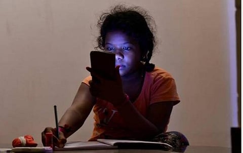 தனியார் பள்ளிகள் கட்டணத்தில் கறார்; நெருக்கடியில் பெற்றோர்