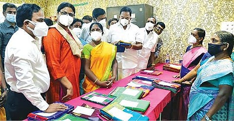 கைத்தறி துறையில் விரைவில் மாற்றங்கள் ஏற்படும்: திருப்பூர் ஆய்வுக் கூட்டத்தில் அமைச்சர் ஆர்.காந்தி தகவல்