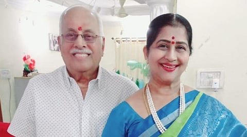 மகன் இறந்த இரு வாரங்களில் கணவரும் கரோனாவால் பலி: நடிகை கவிதாவுக்கு திரையுலகினர் ஆறுதல்