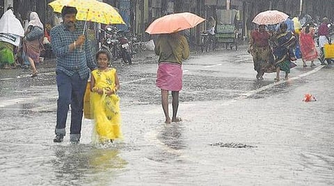 தமிழகத்தில் 4 நாட்களுக்கு கனமழை பெய்ய வாய்ப்பு