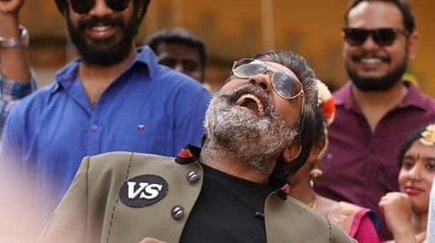 கிராமிய கலைஞர்களுடன் விஜய் சேதுபதி நடனம்: வைரலாகும் வீடியோ