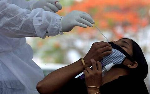 கரோனா தொற்று அதிகரித்துள்ள கேரளா உட்பட 6 மாநிலங்களில் மத்திய சுகாதாரக் குழு ஆய்வு: தடுப்பு நடவடிக்கை குறித்து ஆலோசனை