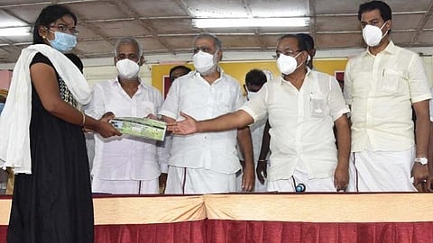 விண்ணப்பித்த 15 நாட்களில் தகுதியுள்ளவர்களுக்கு குடும்ப அட்டை : உணவுத்துறை அமைச்சர் அர.சக்கரபாணி தகவல் 