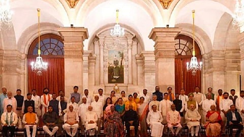 மத்திய அமைச்சரவையின் மெகா விரிவாக்கம்: 43 அமைச்சர்கள் பதவியேற்பு; 7 முக்கிய அமைச்சர்கள் பதவி பறிப்பு: முழுவிவரம்
