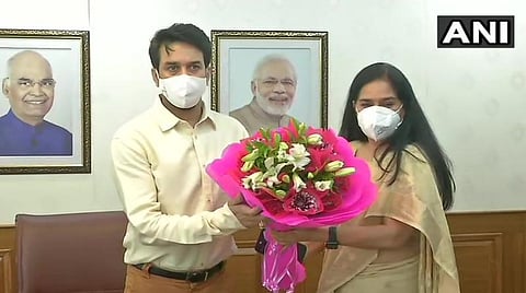 தகவல், ஒலிபரப்புத்துறை அமைச்சராக அனுராக் தாக்கூர்; இணை அமைச்சராக எல்.முருகன் பதவியேற்பு