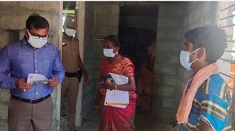 மல்லிக்குட்டை கிராமத்தில் கோவிந்தராஜ் கட்டி வரும் வீட்டை ஆட்சியர் அமர் குஷ்வாஹா ஆய்வு செய்தார்.