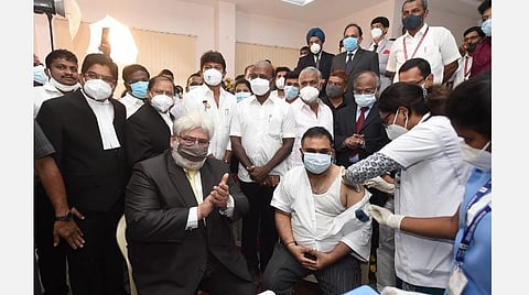 நீதிபதிகள், வழக்கறிஞர்களை முன்களப் பணியாளர்களாக அறிவிக்க வேண்டிய அவசியமில்லை: உயர் நீதிமன்றம் கருத்து