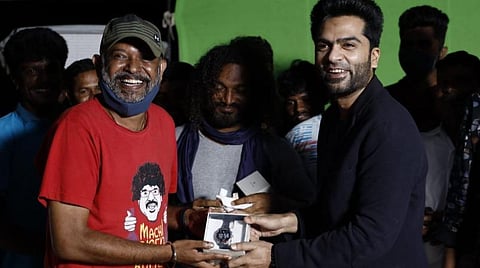 'மாநாடு' படப்பிடிப்பு நிறைவு: படக்குழுவினருக்கு சிம்பு பரிசு