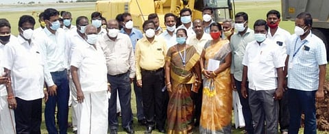 திண்டிவனம் அருகே வீடுர் அணையில் தூர்வாரும் பணியினை அமைச்சர் மஸ்தான் தொடங்கி வைத்தார்.