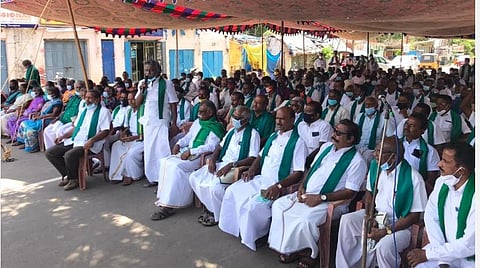 மேகதாதுவில் அணை கட்டும் முயற்சி: தஞ்சாவூரில் விவசாயிகள் உண்ணாவிரதம்