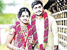 புதுமண தம்பதி சதீஷ், ஸ்ருதி.