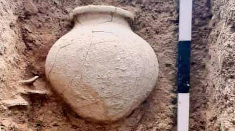 மயிலாடும்பாறை அகழாய்வில் கண்டறியப்பட்ட மண் பானை.