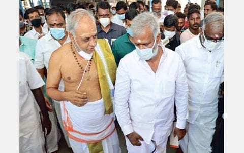 புதிய எருமைவெட்டிபாளையம், சிறுவாபுரி கோயில்களில் அறநிலையத் துறை அமைச்சர் ஆய்வு