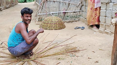 தமிழகம் முழுவதும் கூடைகளை அனுப்பி வைக்கும் கிராம மக்கள்: தலைமுறை தலைமுறையான கைத்தொழில்