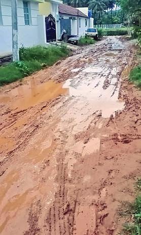 திருப்பூர் மாநகராட்சி 1-வது மண்டலத்தில் பாலம், பாதாள சாக்கடை பணிகள் தேக்கம்: விரைந்து முடிக்க பொதுமக்கள் வலியுறுத்தல்