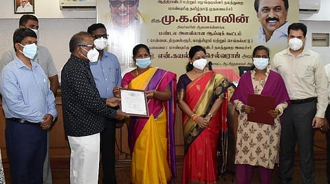 நலத்திட்ட உதவிகளை வழங்கிய அமைச்சர் கயல்விழி செல்வராஜ்.