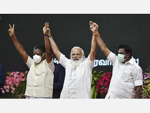 பிரதமர் மோடியுடன் ஓபிஎஸ்-இபிஎஸ் சந்திப்பு: தமிழக அரசியல் சூழல் குறித்து ஆலோசனை