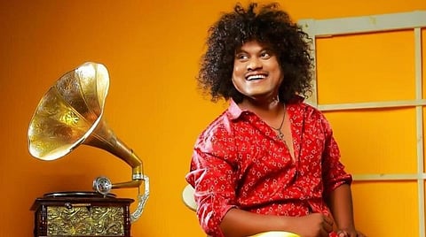 விஜய் டிவி நிகழ்ச்சியிலிருந்து விலகிய புகழ்