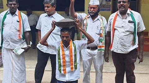 மானாவாரி விவசாயிகள் சங்கத்தை ஆய்வு செய்ய வலியுறுத்தி கோவில்பட்டி கோட்டாட்சியர் அலுவலகத்தில் காங்கிரஸ் போராட்டம்
