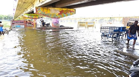 மதுரை வைகை ஆற்றில் அடித்துச் செல்லப்பட்ட தற்காலிக தரைப்பாலம்: ஒரே ஆண்டில் 3 முறை நிகழ்ந்த அவலம்