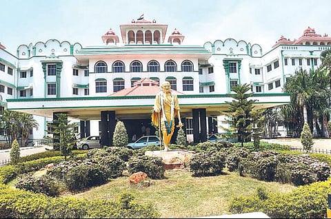 தமிழகம் முழுவதும் ஆக்கிரமிப்பில் உள்ள கோயில் நிலங்கள் 40 ஆயிரம் ஏக்கரை மீட்க நடவடிக்கை: உயர் நீதிமன்றம் உத்தரவு; குழுக்களை அமைக்கவும் அறிவுறுத்தல்