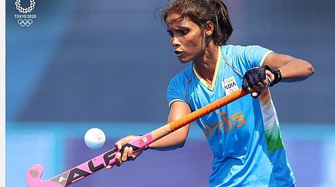 ஒலிம்பிக்கில் இந்திய அணிக்காக ஹாட்ரிக் கோல் அடித்த இந்திய வீராங்கனை வந்தனா கட்டாரியா | படம் உதவி: ட்விட்டர்.