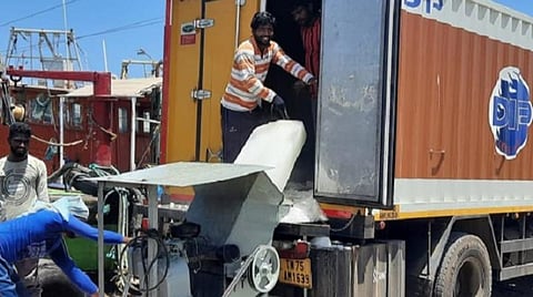 குமரி மேற்கு கடற்கரை பகுதியில் மீன்பிடி தடைகாலம் நீங்கியது; 3 துறைமுகங்களில் இருந்து விசைப்படகுகள் கடலுக்கு புறப்படுகின்றன