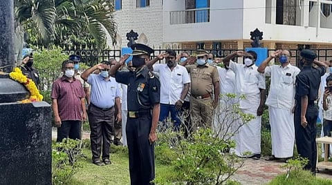 நினைவுத் தூணுக்கு வீரவணக்கம்.