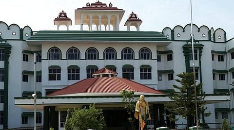 நில அளவையர்கள் ஒரே இடத்தில் 2 ஆண்டுகளுக்கு மேல் பணிபுரிய தடையில்லை: உயர் நீதிமன்றம் உத்தரவு