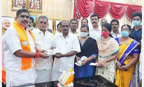புதுச்சேரியில் பள்ளிகள் திறப்பு தொடர்பாக நாளை அதிகாரிகளுடன் ஆலோசனை