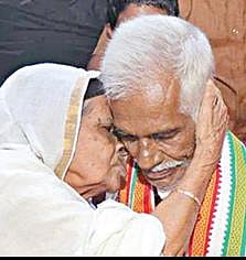 தாயுடன் சஜ்ஜத் தங்கல்