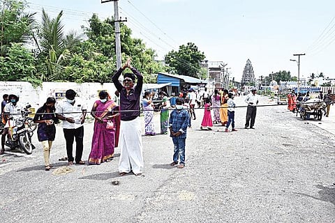 ஆடிக் கிருத்திகை விழாவையொட்டி முருகன் கோயில்களில் சிறப்பு பூஜை: தரிசனத்துக்கு தடை விதித்ததால் பக்தர்கள் ஏமாற்றம்