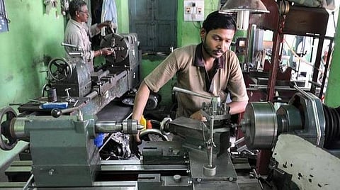 கோவிட்-19; குறு, சிறு மற்றும் நடுத்தர தொழில் நிறுவனங்களுக்கு ரூ.2.14 லட்சம் கோடி கடன்: மத்திய அரசு 