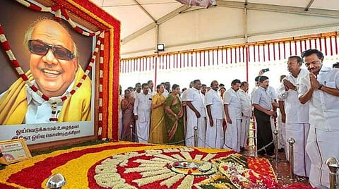 நினைவிடத்தில் ஸ்டாலின் மரியாதை.