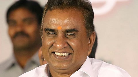 அதிமுக முன்னாள் அமைச்சர்கள் எஸ்.பி.வேலுமணி, உடுமலை ராதாகிருஷ்ணன் மீது பண மோசடி புகார்