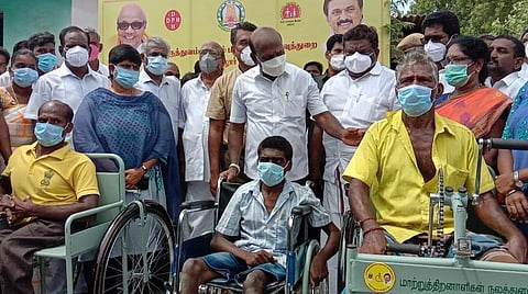 மாற்றுத்திறனாளிகளுக்கு நலத்திட்ட உதவிகளை வழங்கிய அமைச்சர் மா.சுப்பிரமணியன்.