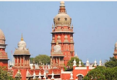பெரம்பலூரில் முறைகேடாகக் கையகப்படுத்தப்பட்ட நிலங்களை மீட்கக் கோரி மனு: அரசு பதிலளிக்க உயர் நீதிமன்றம் உத்தரவு