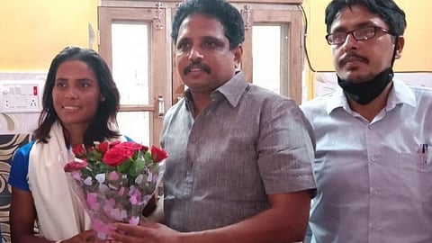இந்தியா எந்தப் பக்கம் நிற்கிறது? வந்தனா கட்டாரியாவை நேரில் சந்தித்து வாழ்த்து கூறிய சு.வெங்கடேசன் எம்.பி. கேள்வி