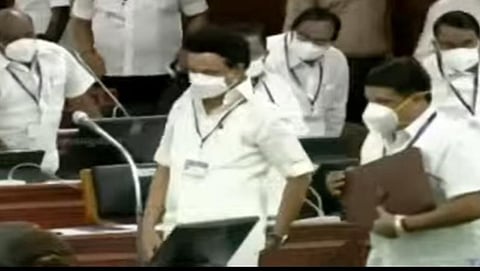 10 ஆண்டுகளுக்குப் பிறகு திமுக பட்ஜெட் தாக்கல்: அதிமுக உறுப்பினர்கள் கடும் அமளி, வெளிநடப்பு